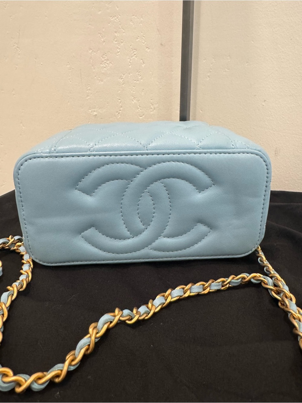 Chanel Lambskin Metal Twist Small Top Handle Vanity bag - Picture 6 of 9